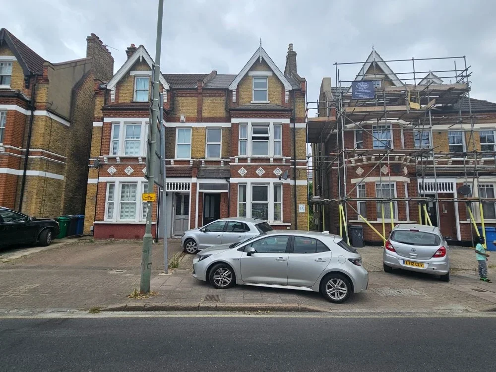 Flat Wickham Road in Greater London
