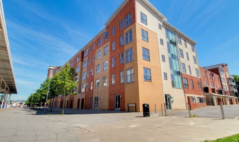 Flat Moulsford Mews in Reading