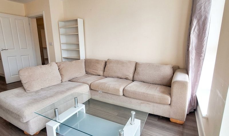 Flat Moulsford Mews in Reading