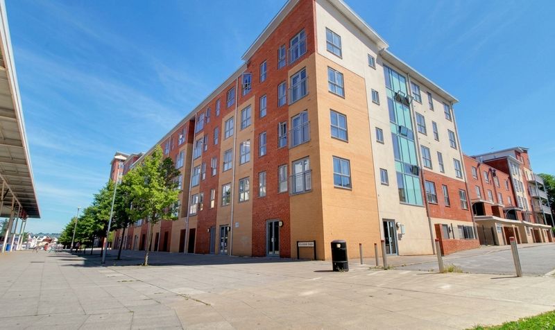 Flat Moulsford Mews in Reading