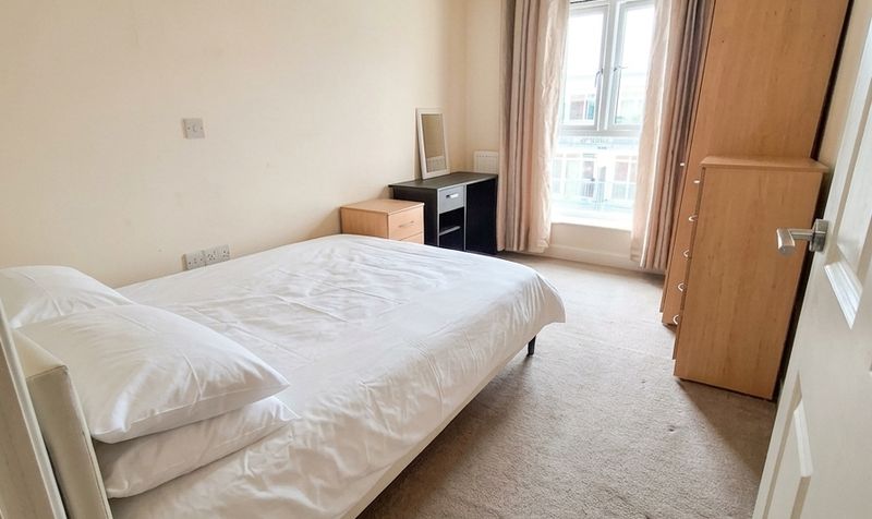 Flat Moulsford Mews in Reading