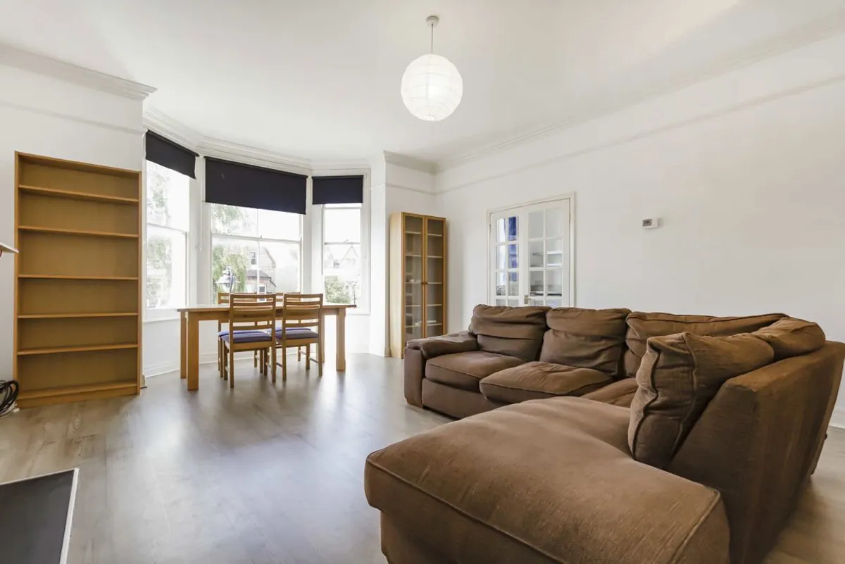 Flat Grange Park in Greater London