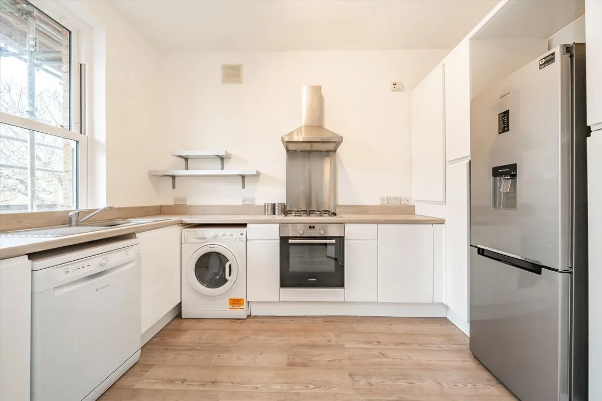 Flat Grange Park in Greater London