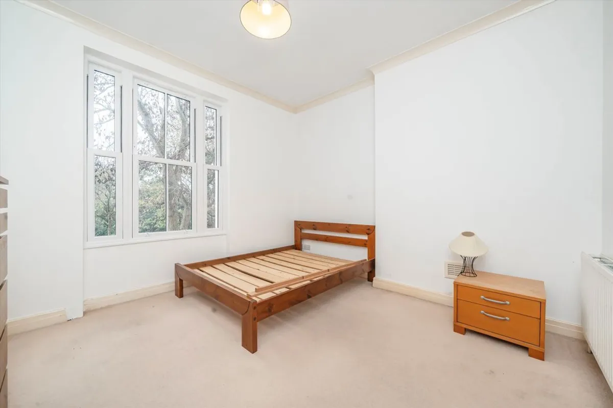 Flat Grange Park in Greater London