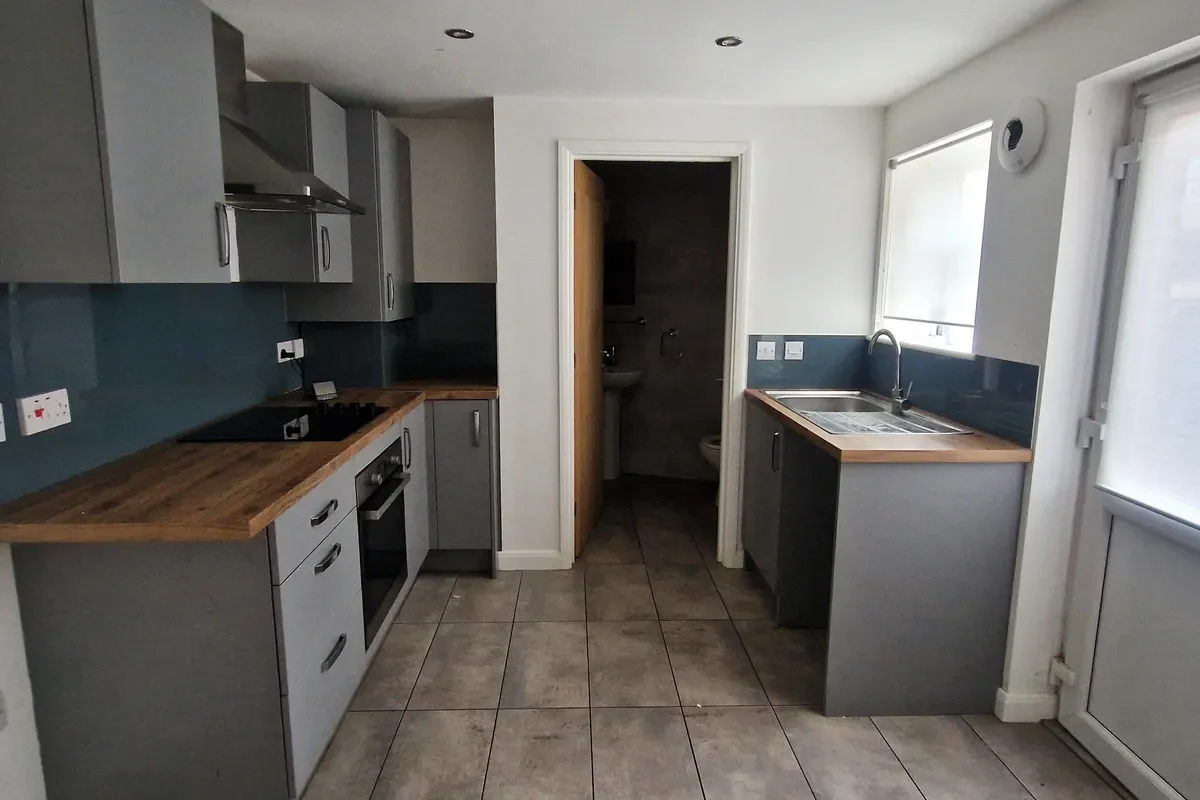 Flat Priory Road in South Holland