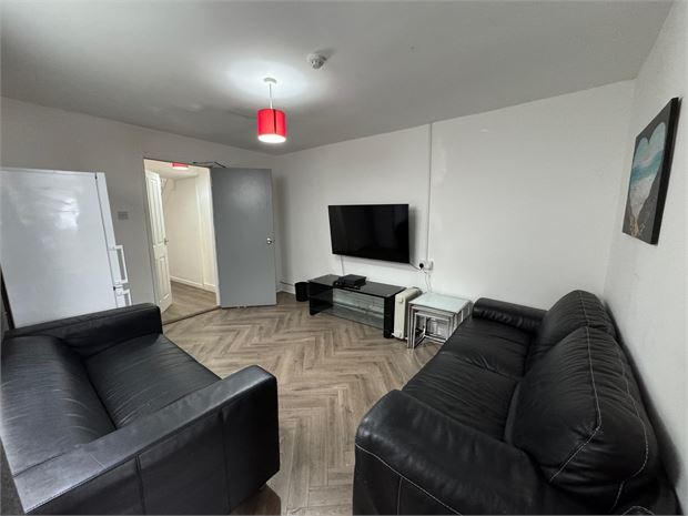Room St. Helens Avenue in Swansea