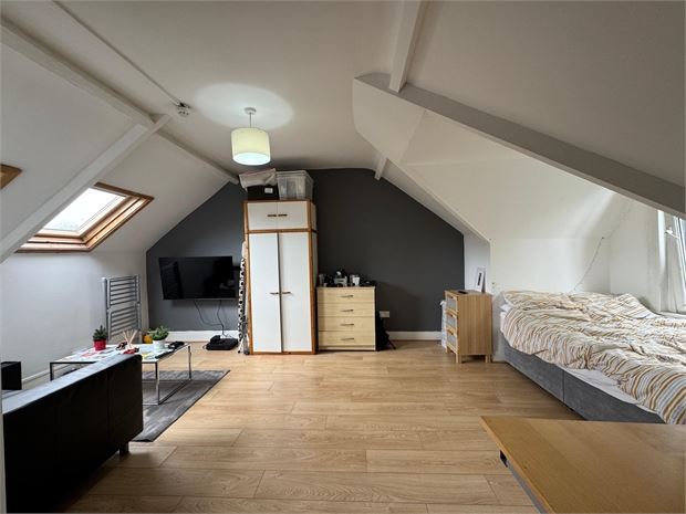 Room St. Helens Avenue in Swansea