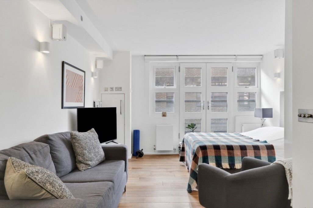 Flat Baynes Street in Greater London
