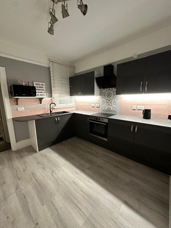 Room Lyndhurst Road in Luton