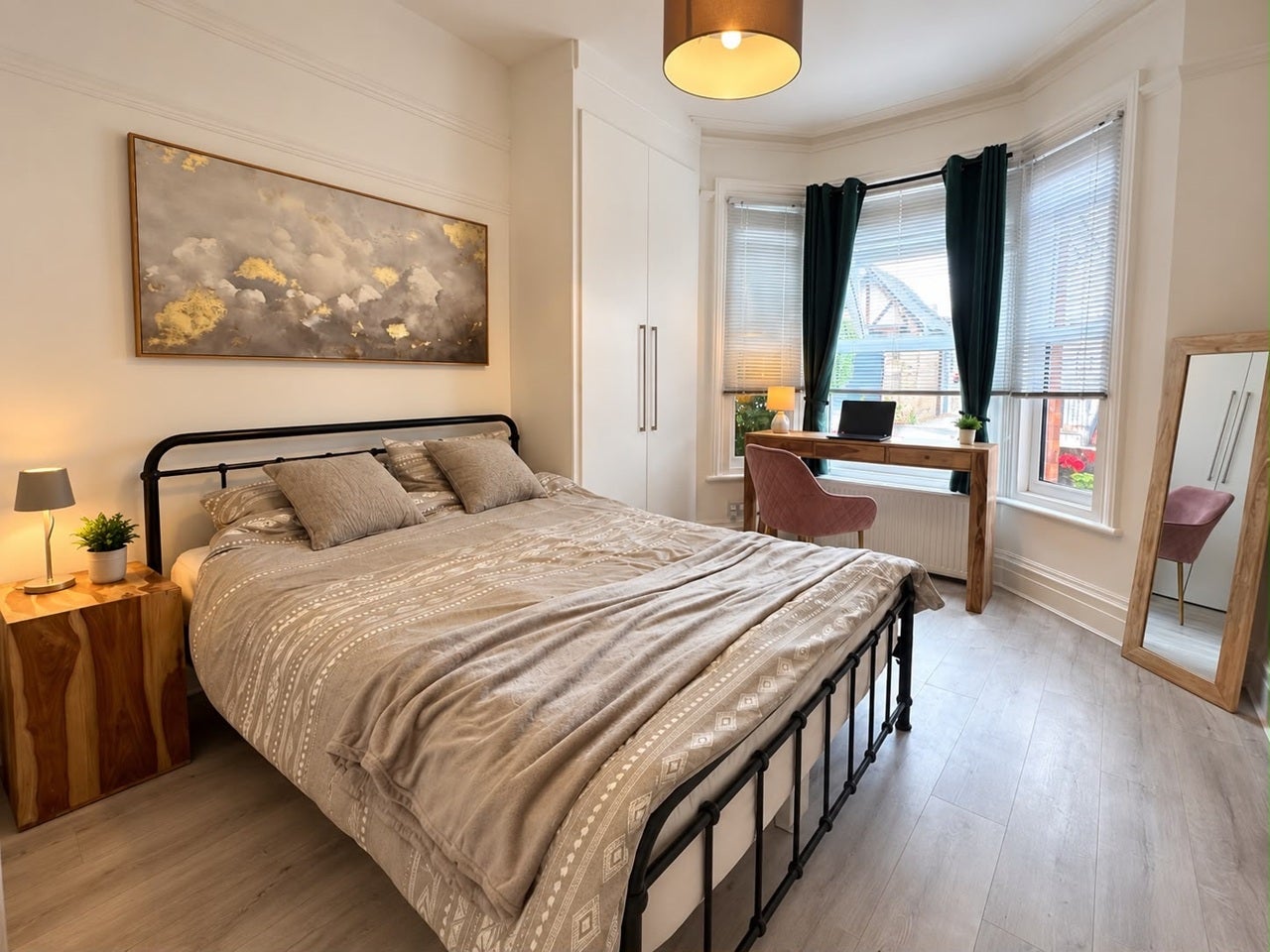Room Lyndhurst Road in Luton