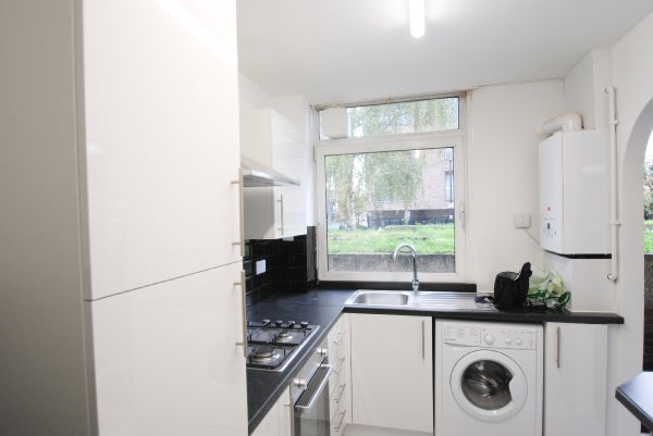 Flat Stewart Street in Greater London