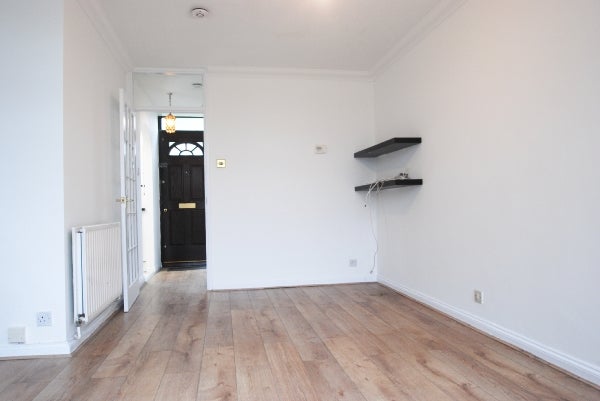 Flat Stewart Street in Greater London