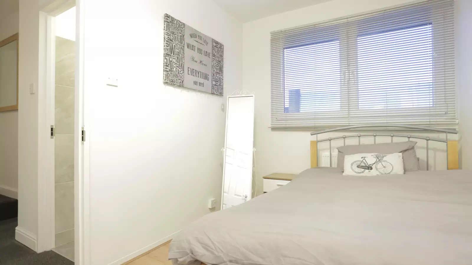 Room Old Church Road in Greater London