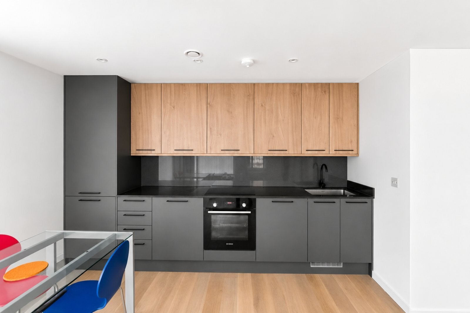 Flat Osborn Street in Greater London