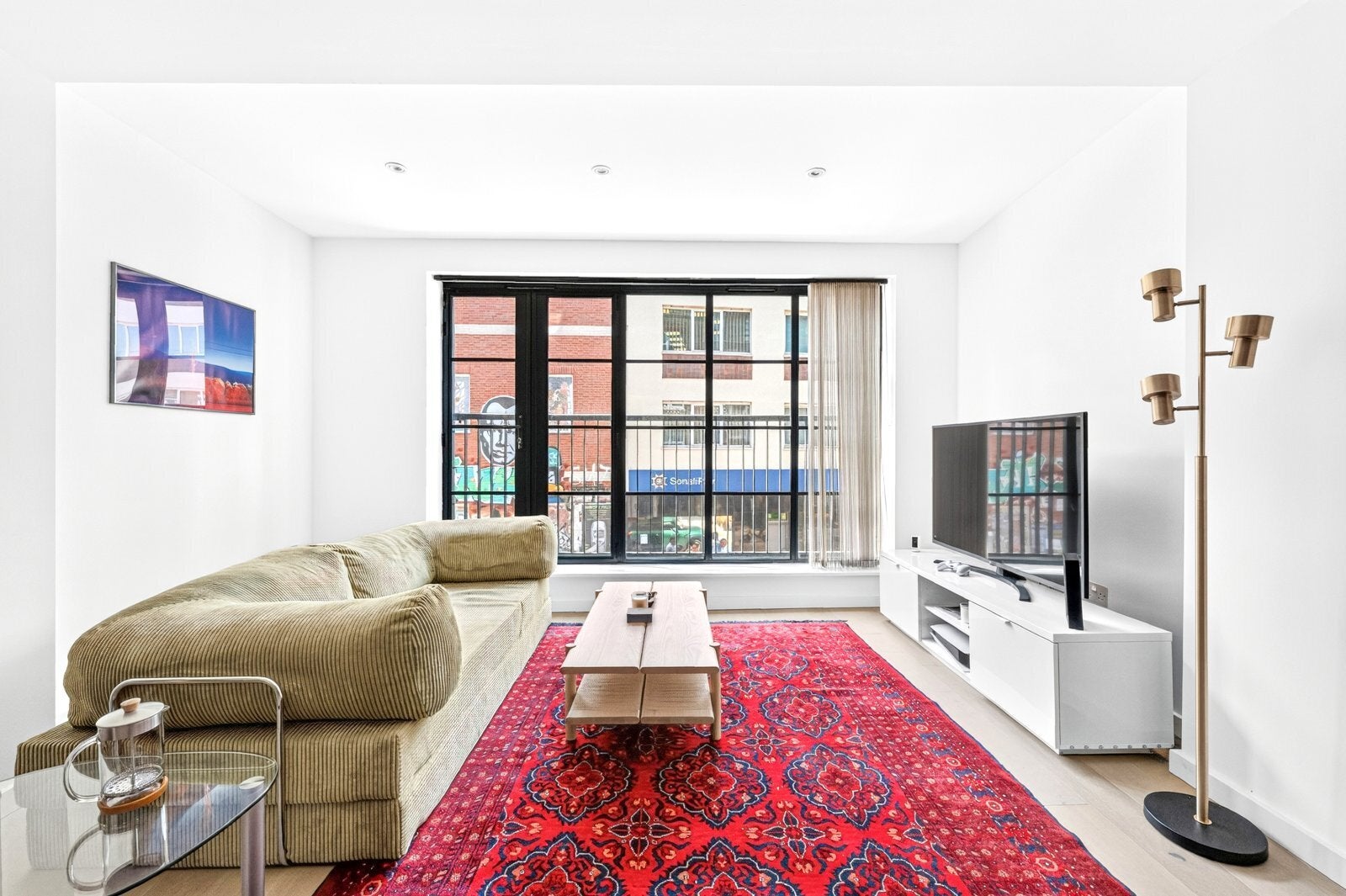 Flat Osborn Street in Greater London