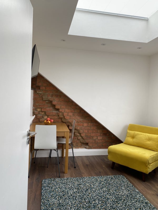 Flat Wellington Road in Greater London
