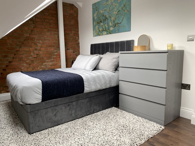 Flat Wellington Road in Greater London