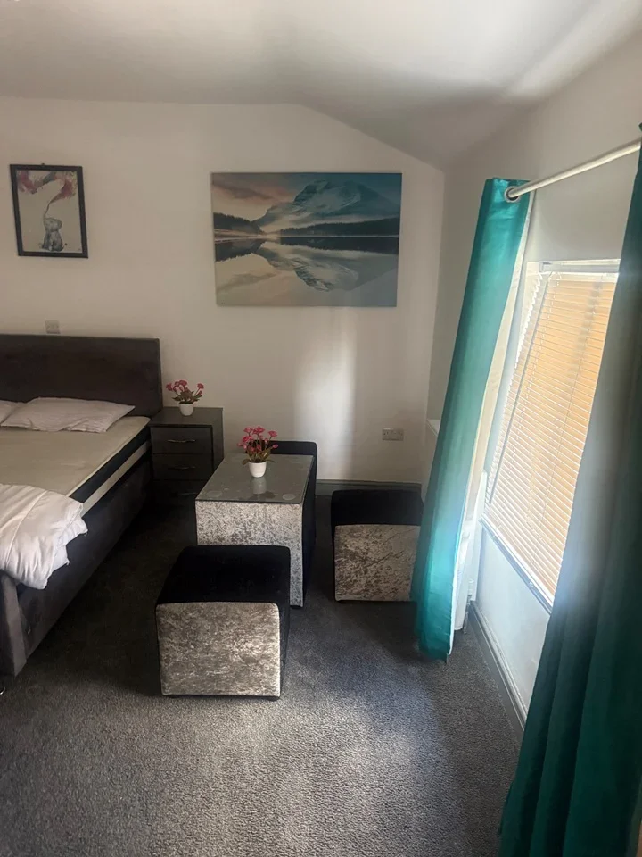 Room Rolfe Street in Sandwell