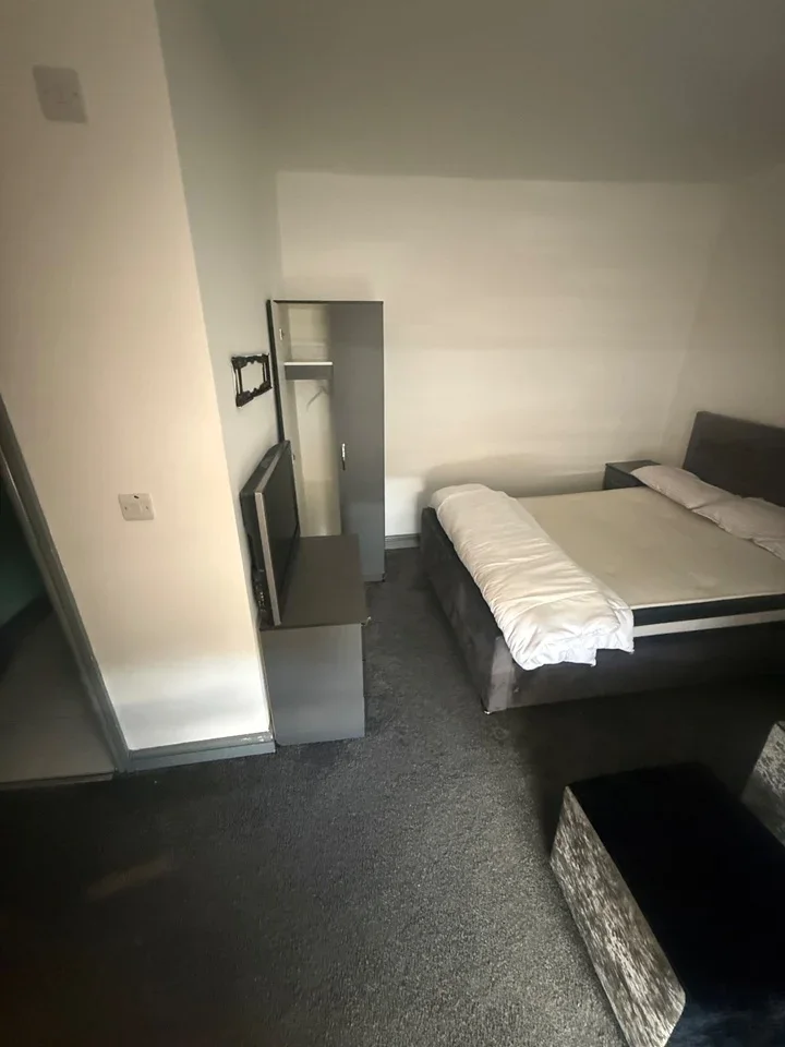 Room Rolfe Street in Sandwell
