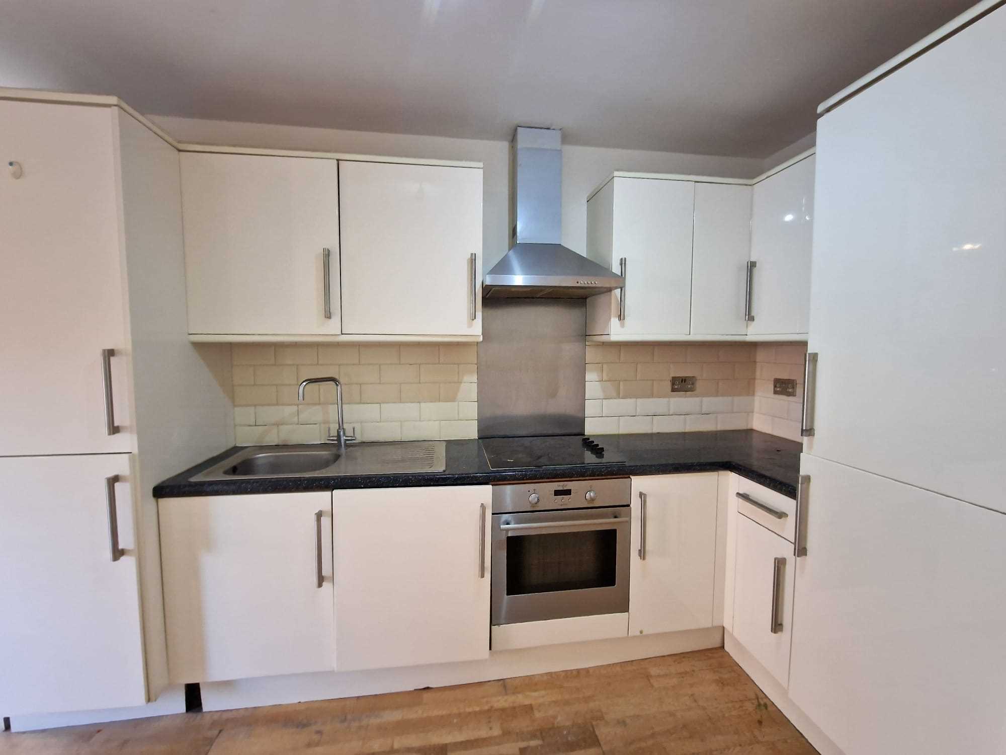 Flat Llanvanor Road in Greater London