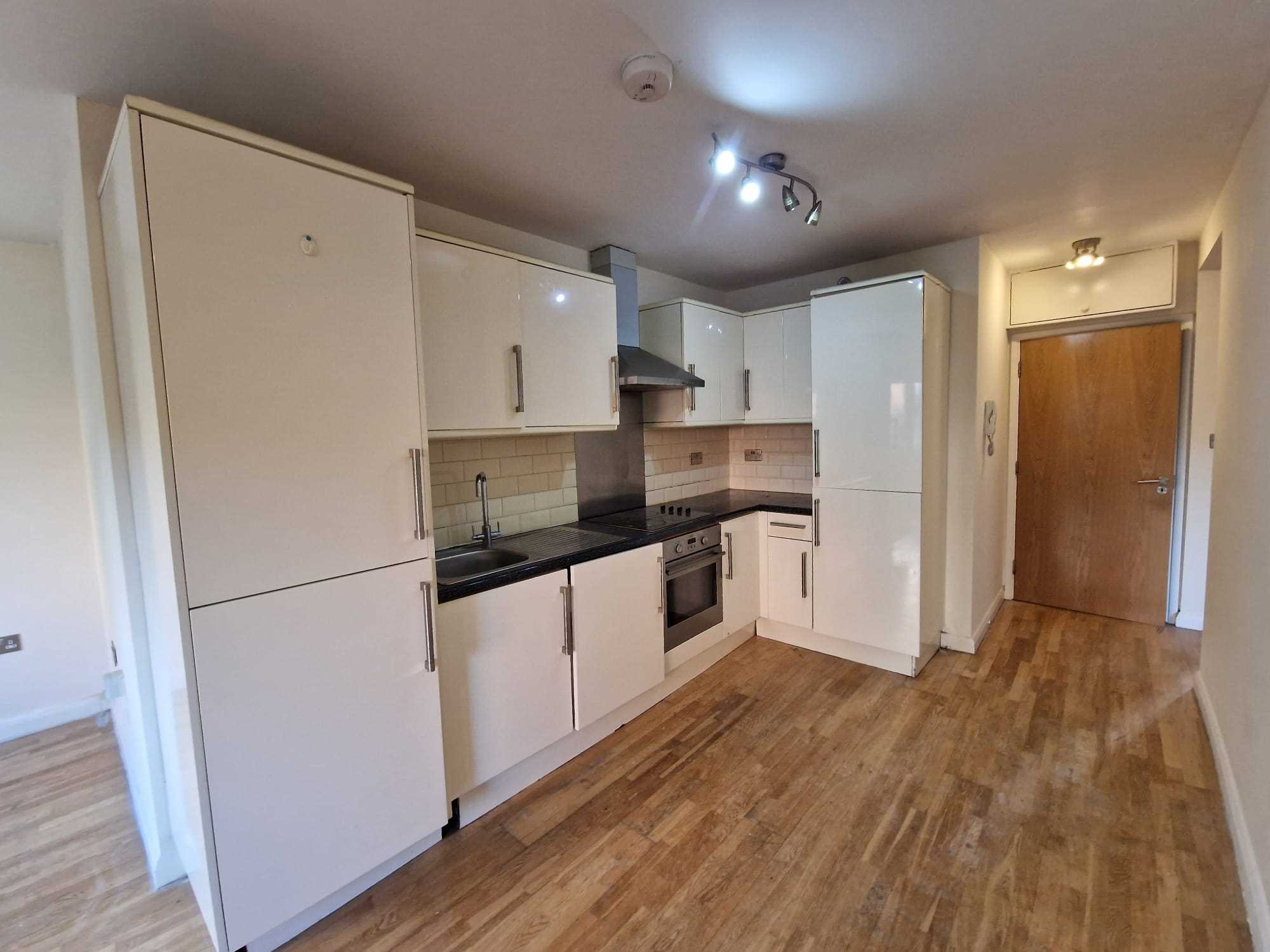 Flat Llanvanor Road in Greater London