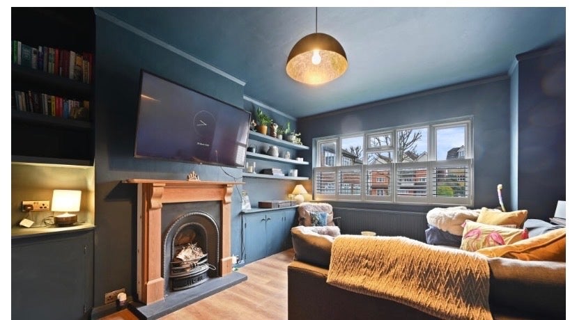 Flat Torrington Park in Greater London