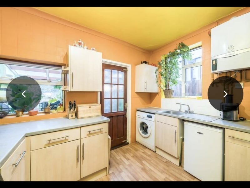 Room Edinburgh Road in Greater London
