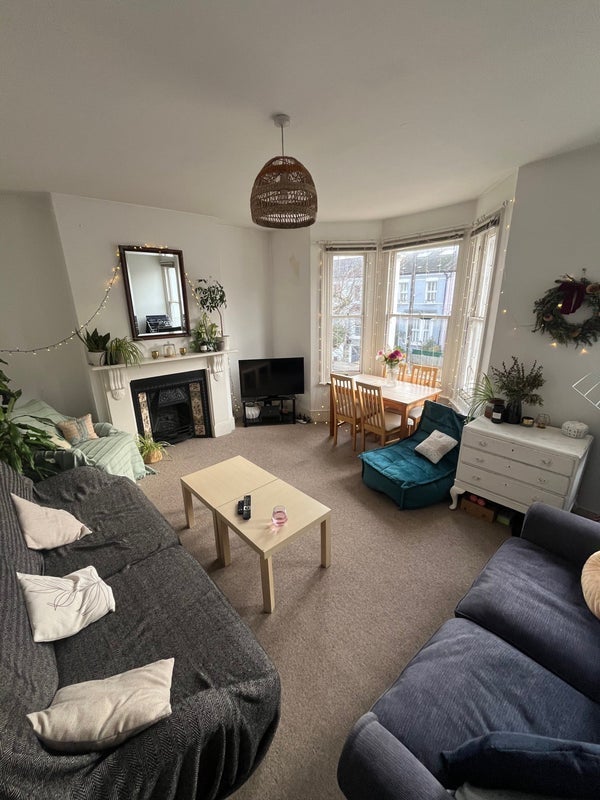 Room Ravenswood Road in Greater London