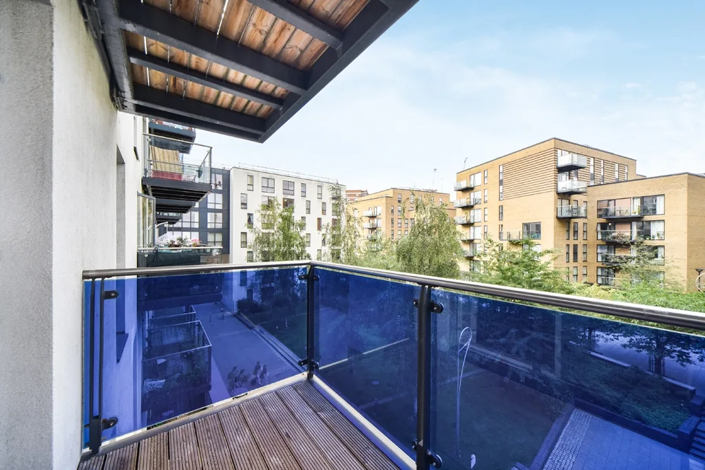 Flat Conington Road in Greater London