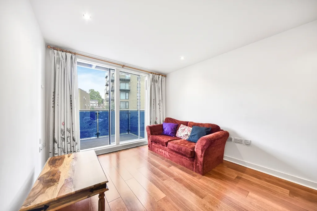 Flat Conington Road in Greater London