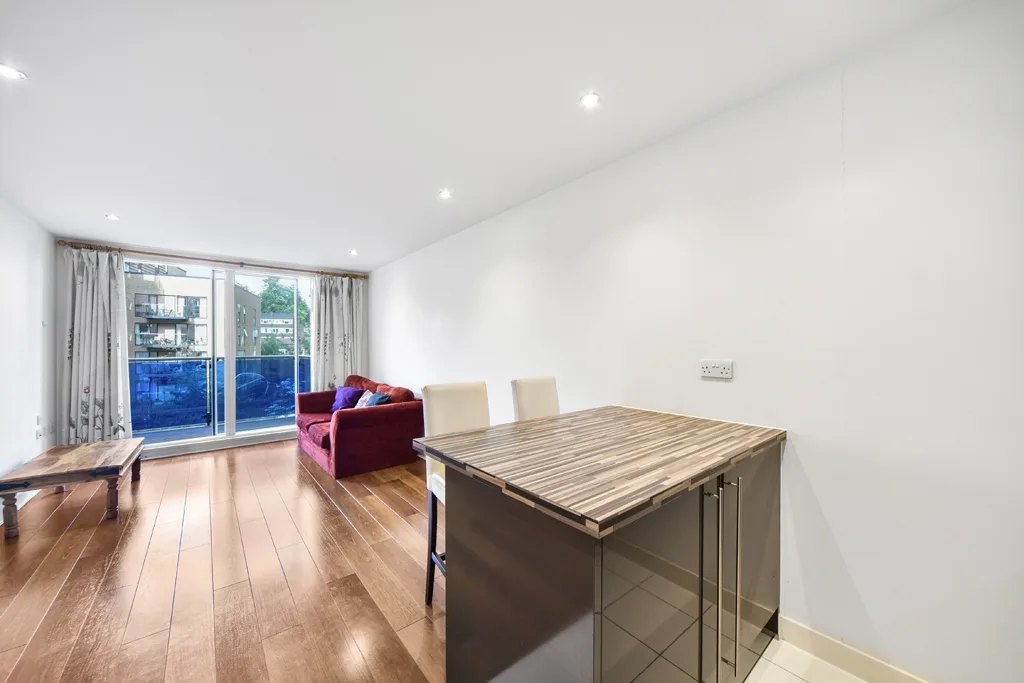 Flat Conington Road in Greater London