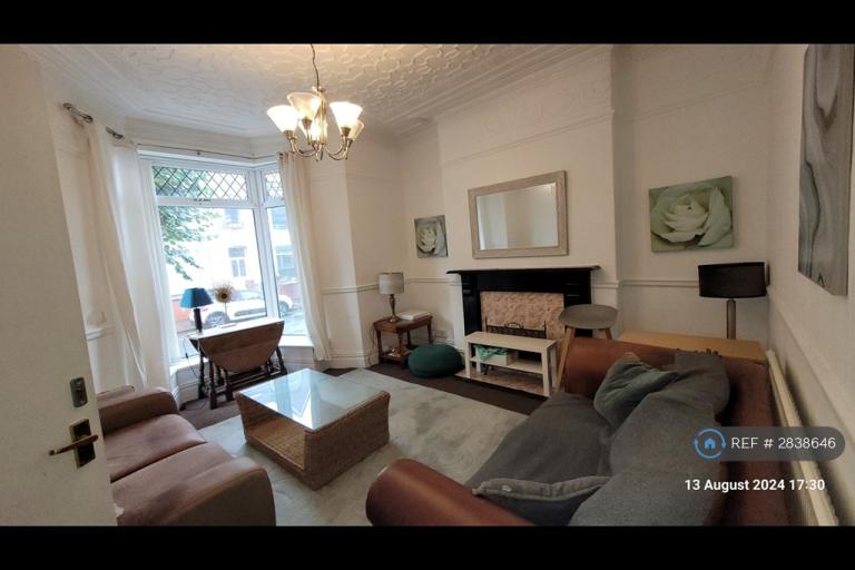 Flat Gwydr Crescent in Swansea