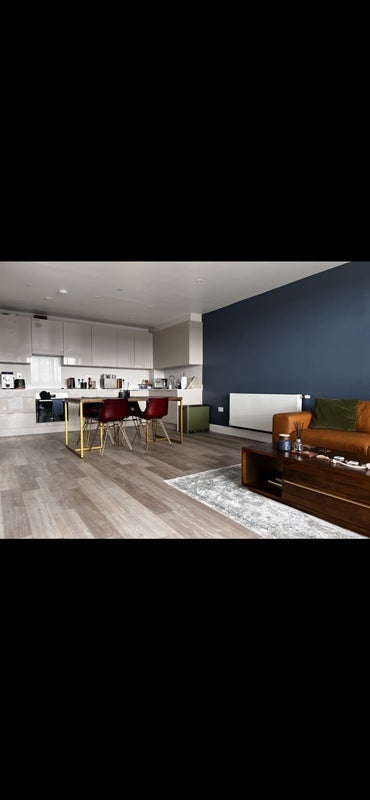 Room Station Road in Greater London