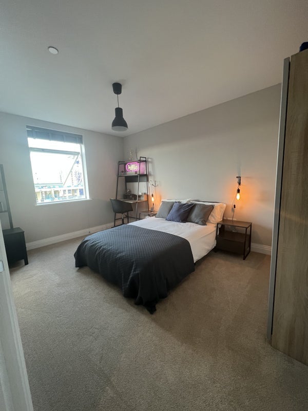 Room Station Road in Greater London