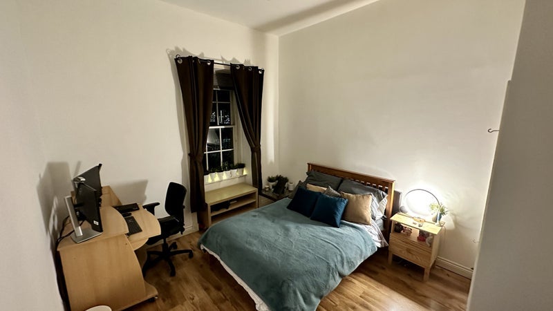Room Kent Road in Glasgow