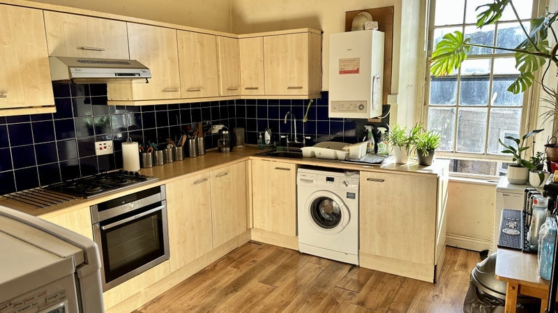 Room Kent Road in Glasgow