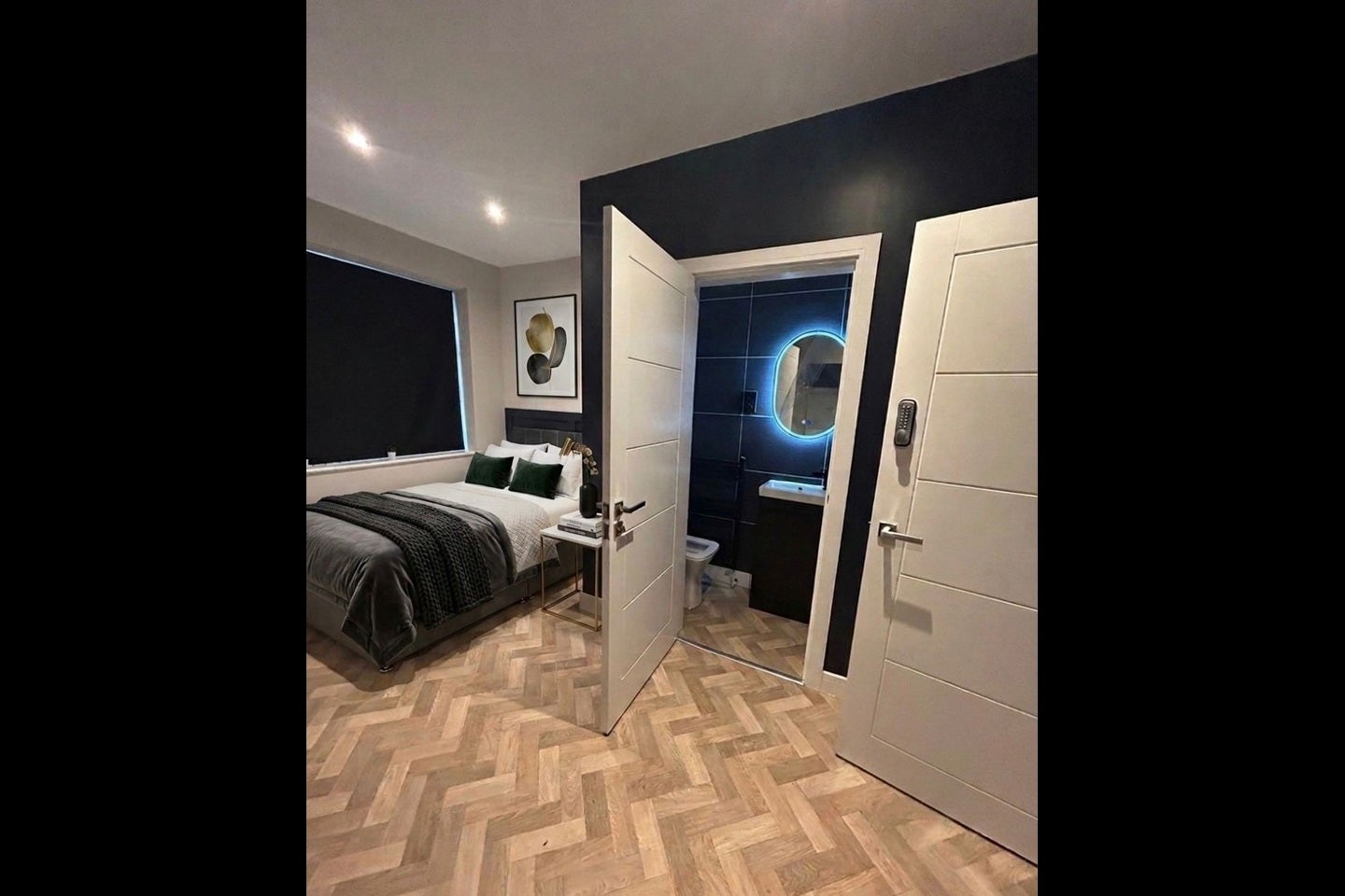 Room Long Lane in Warrington