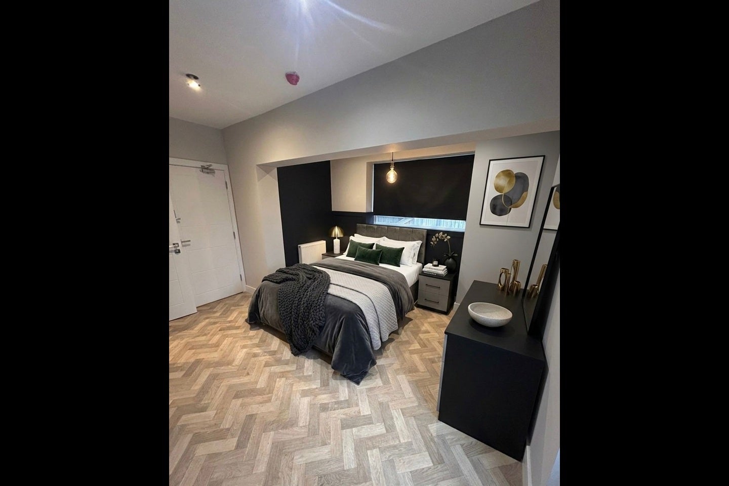 Room Long Lane in Warrington