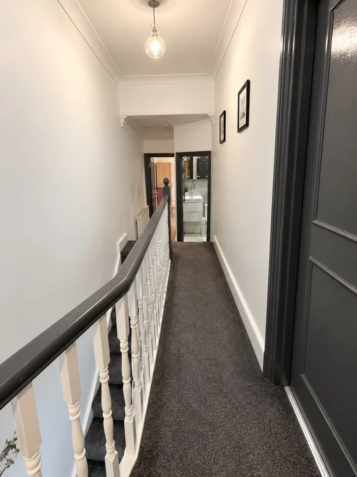 Flat Hainault Road in Greater London