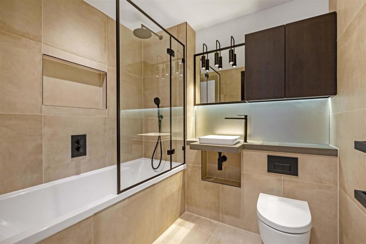 Flat Exchange Gardens in Greater London