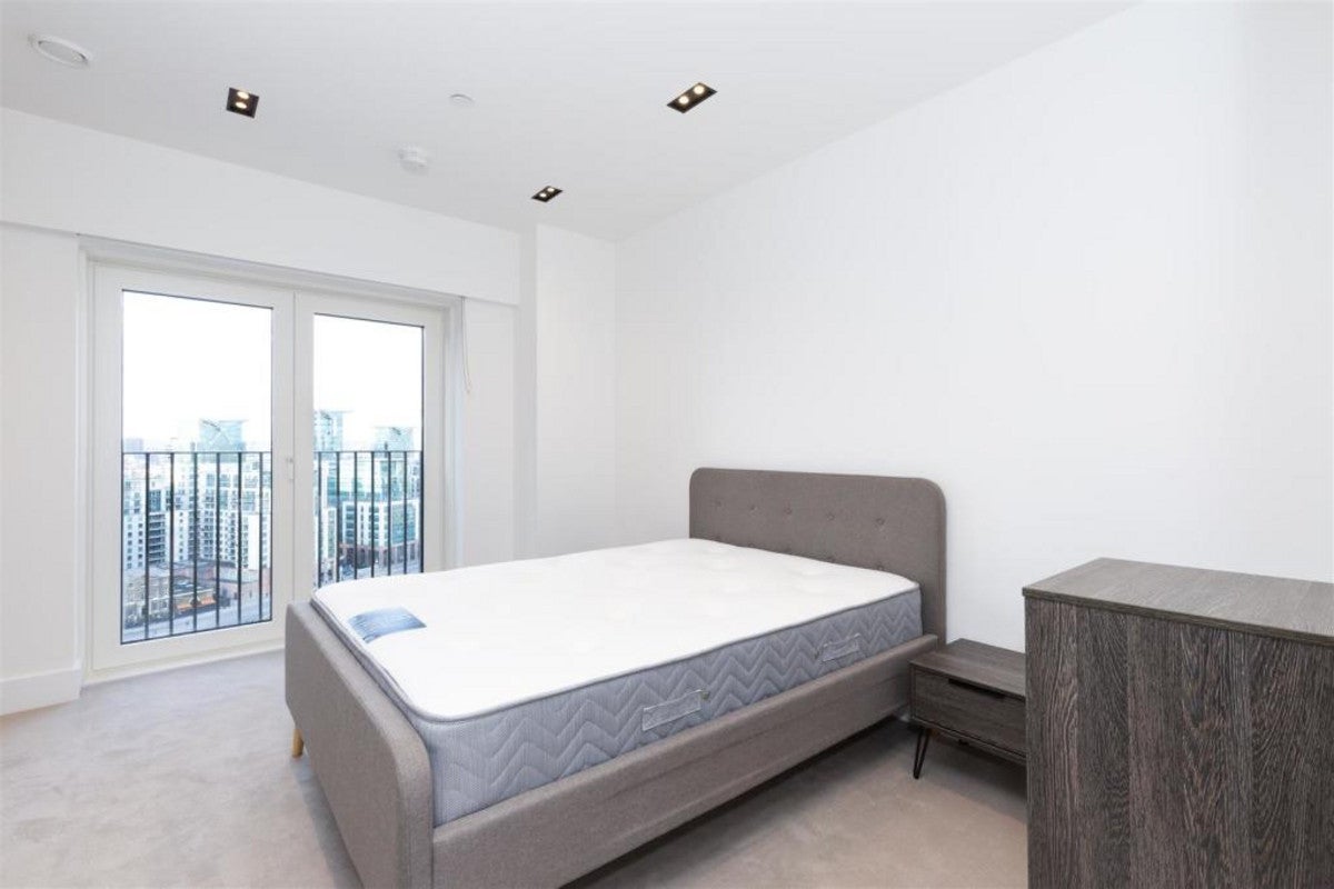 Flat Exchange Gardens in Greater London