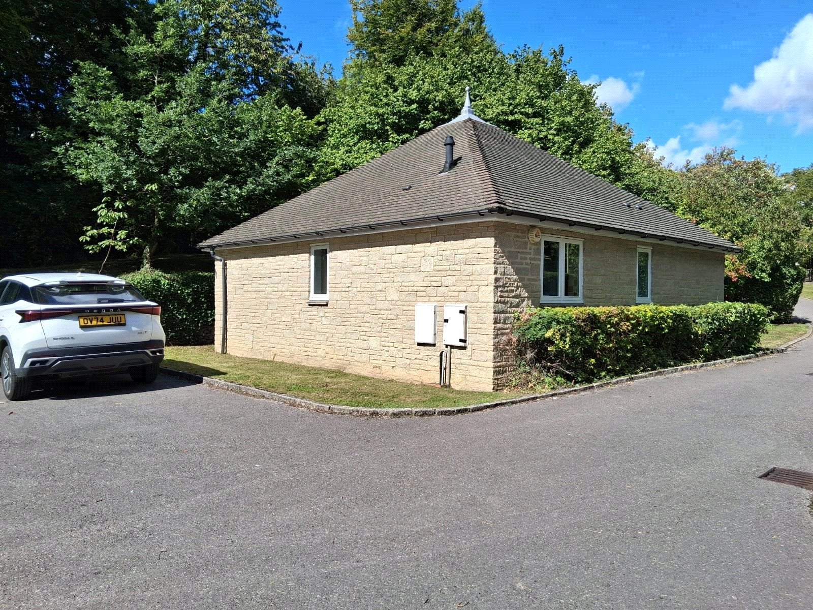 House Dorchester Close in Oxford