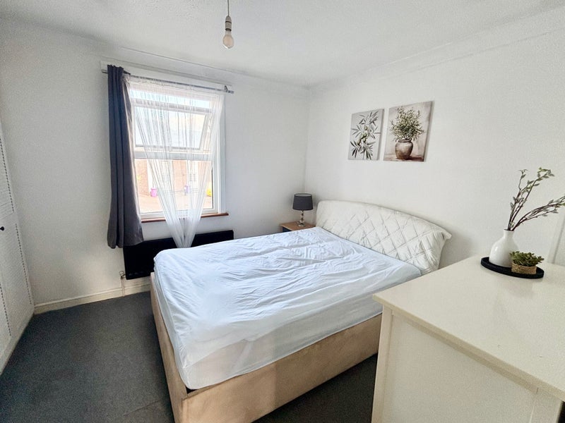 House Francis Close in Greater London