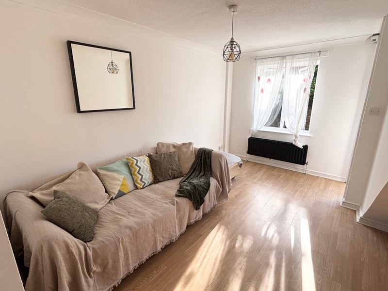 House Francis Close in Greater London