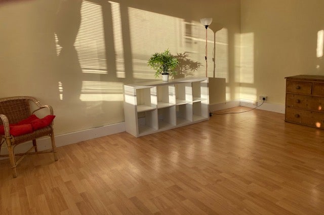 Flat Benthal Road in Greater London