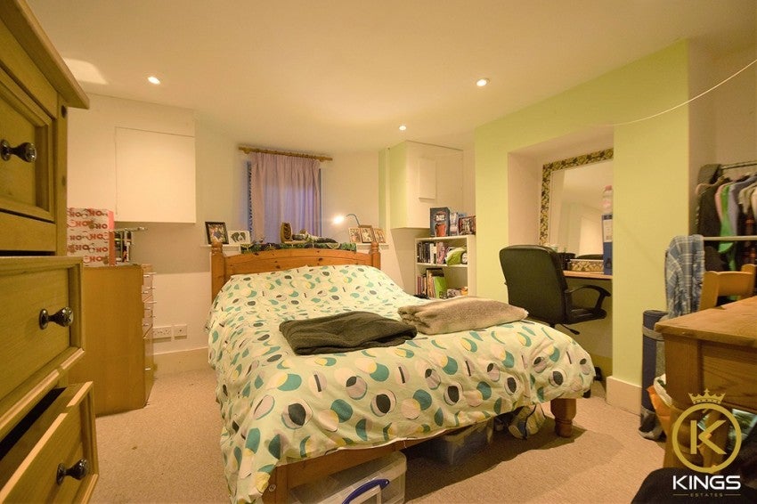 Room Gardner Road in Guildford