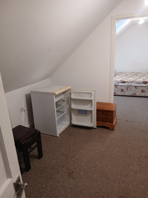 Room Druidstone Road in Cardiff
