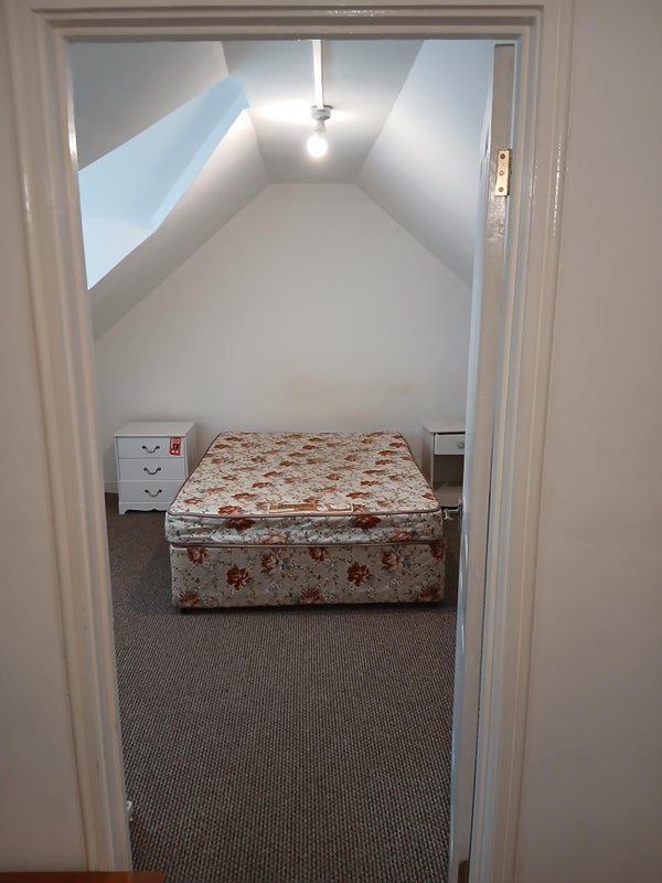 Room Druidstone Road in Cardiff