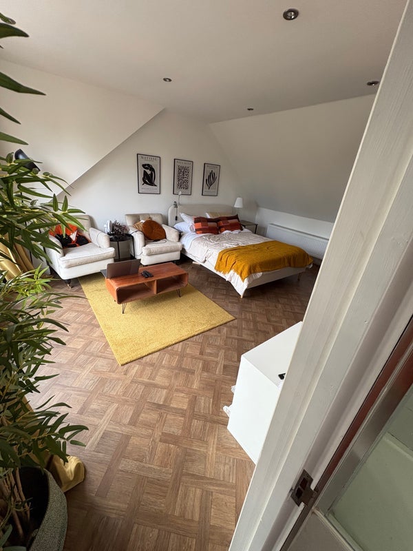 Room Burland Road in Brentwood