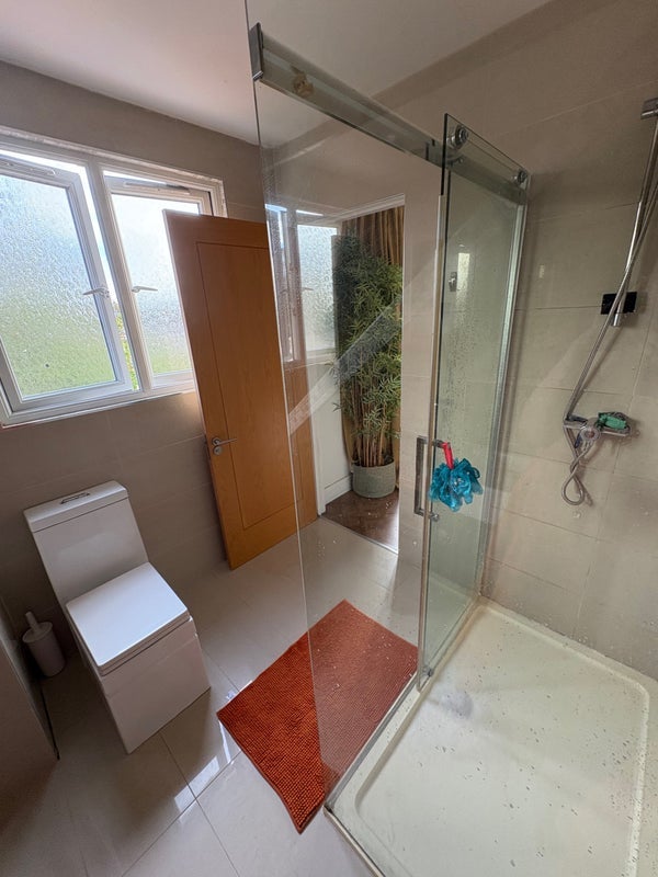 Room Burland Road in Brentwood